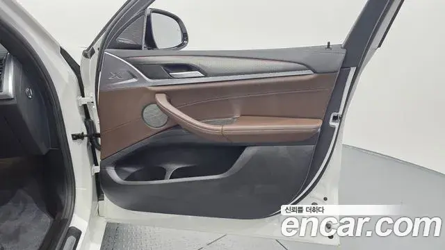 BMW X4 2025 — Photo 17/36