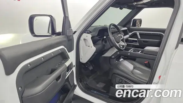 Land Rover Defender 2024 — Photo 18/20