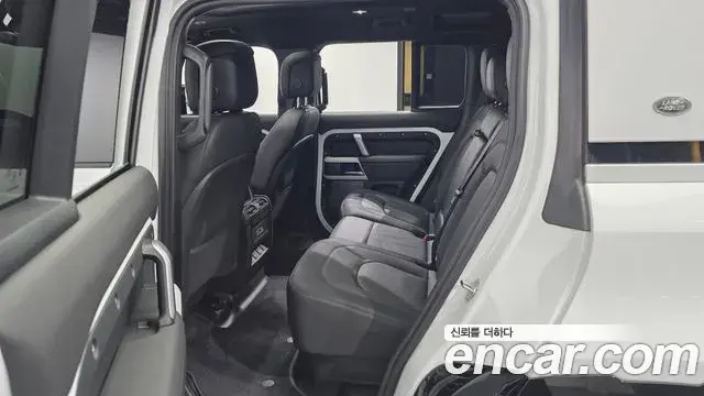 Land Rover Defender 2024 — Photo 7/20