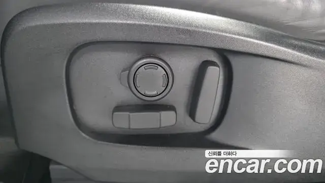 Land Rover Defender 2024 — Photo 15/20