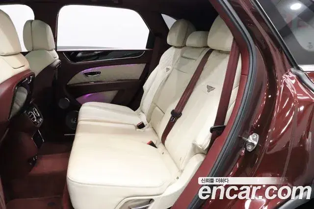 Bentley Bentayga 2021 — Photo 9/20