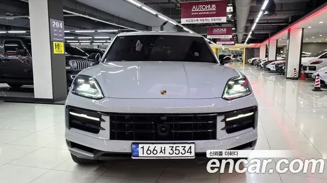 Porsche Cayenne 2023 — Photo 8/20