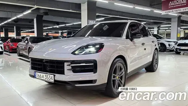 Porsche Cayenne 2023 — Photo 2/20
