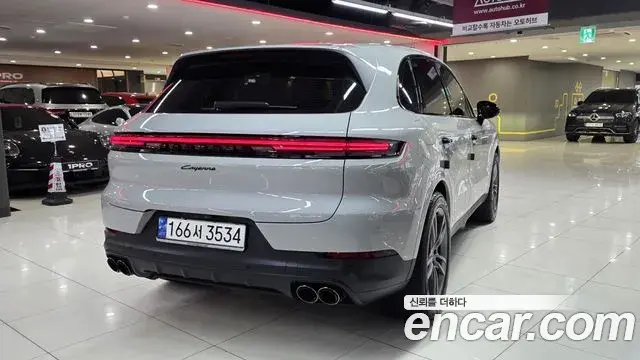 Porsche Cayenne 2023 — Photo 18/20