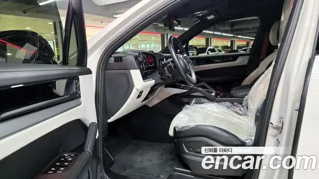 Porsche Cayenne 2023 — Photo 14/20