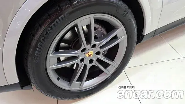 Porsche Cayenne 2023 — Photo 13/20