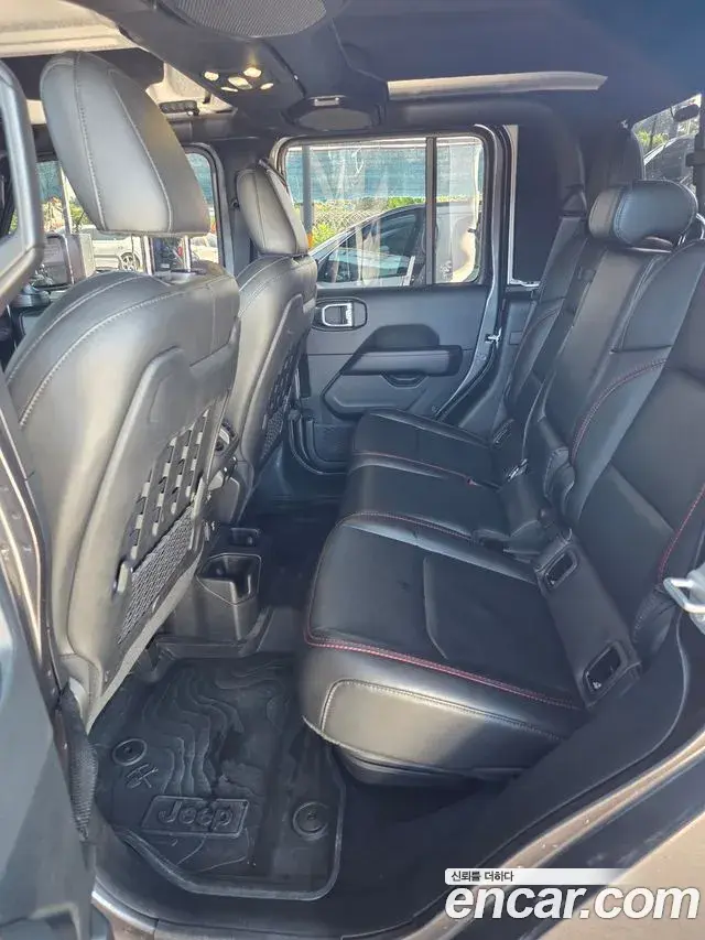 Jeep Gladiator 2020 — Photo 16/17