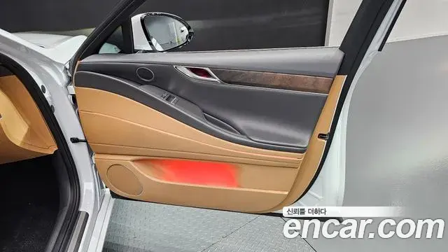 Genesis G80 2023 — ფოტო 28/30