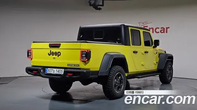 Jeep Gladiator 2023 — ფოტო 7/31