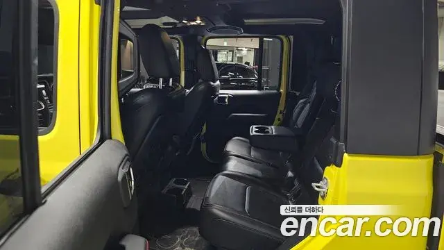 Jeep Gladiator 2023 — ფოტო 18/31