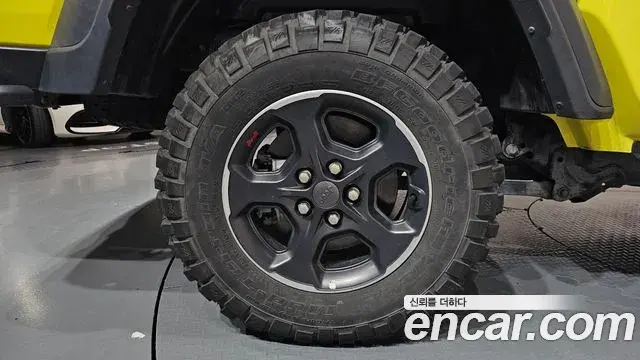 Jeep Gladiator 2023 — ფოტო 21/31