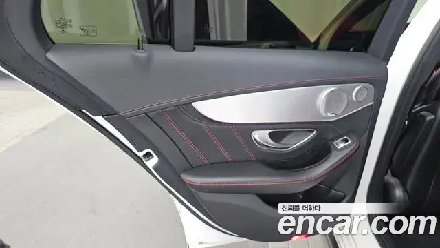 Mercedes-Benz C-Class 2018 — ფოტო 29/30