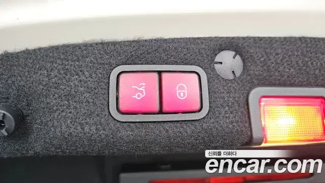 Mercedes-Benz C-Class 2018 — ფოტო 23/30
