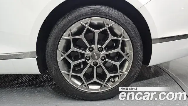 Genesis G80 2021 — Şəkil 32/33