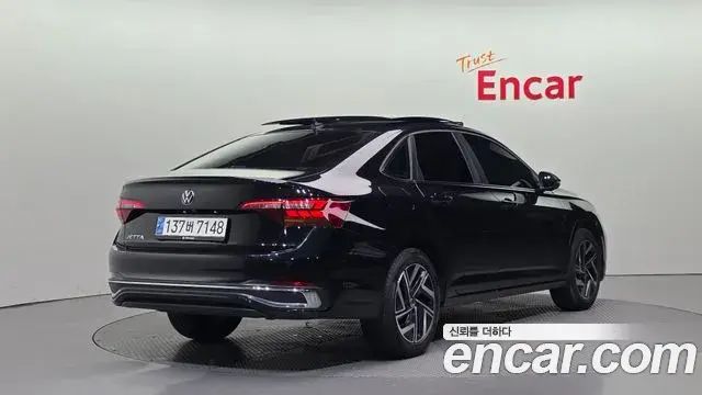 Volkswagen Jetta 2023 — Photo 8/34