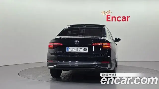 Volkswagen Jetta 2023 — Photo 30/34