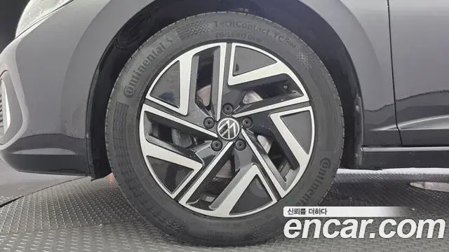 Volkswagen Jetta 2023 — Photo 1/34