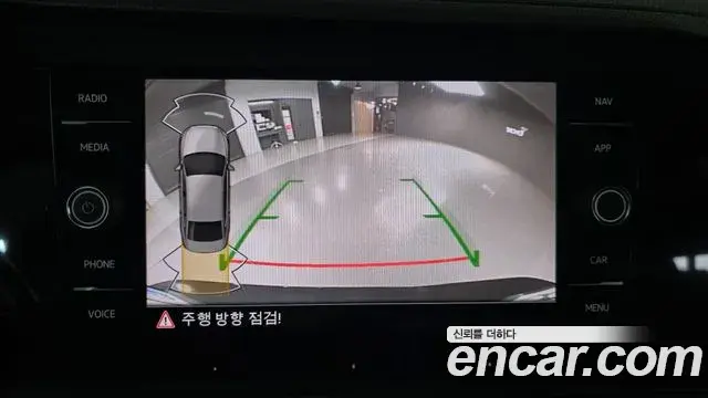 Volkswagen Jetta 2023 — Photo 19/34