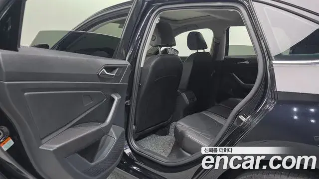 Volkswagen Jetta 2023 — Photo 9/34