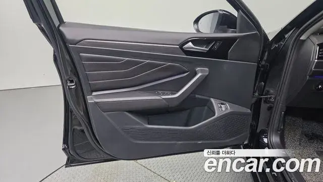 Volkswagen Jetta 2023 — Photo 4/34
