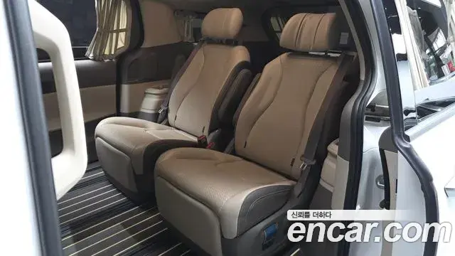 Kia Carnival 2022 — Photo 29/35