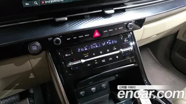 Kia Carnival 2022 — Photo 17/35