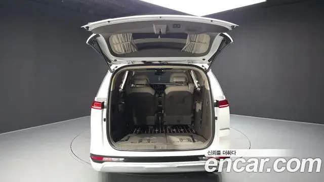 Kia Carnival 2022 — Photo 1/35