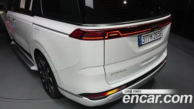 Kia Carnival 2022 — Photo 15/35