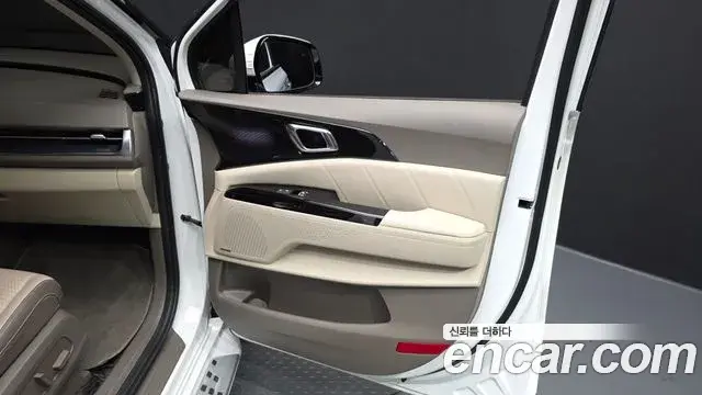 Kia Carnival 2022 — Photo 23/35