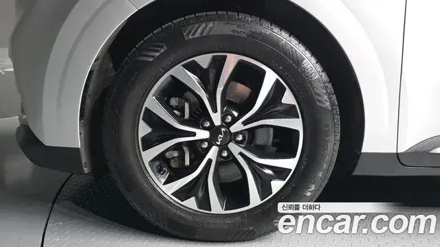 Kia Carnival 2021 — Фото 5/20