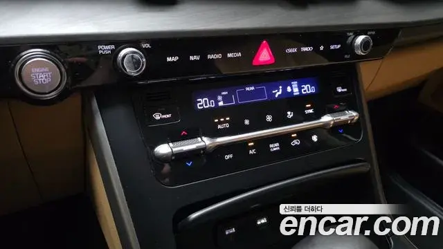 Kia Carnival 2021 — Фото 17/20