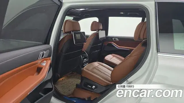 BMW X7 2020 — Şəkil 29/32