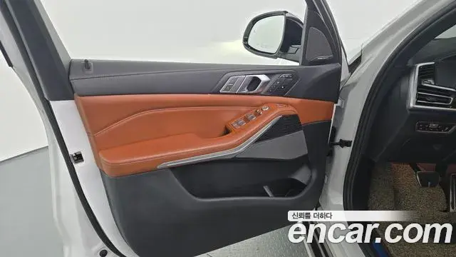 BMW X7 2020 — Şəkil 31/32