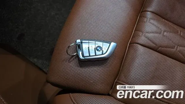 BMW X7 2020 — Şəkil 30/32