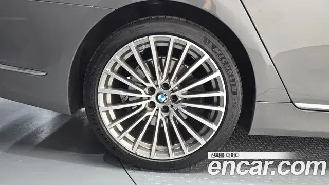 BMW 7 Series 2020 — Şəkil 27/34
