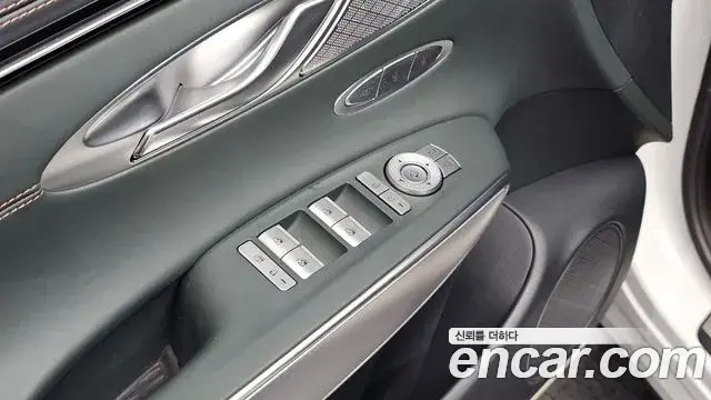 Genesis GV70 2021 — Şəkil 17/31
