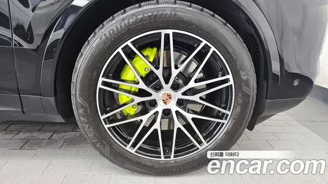 Porsche Cayenne 2025 — Şəkil 20/32