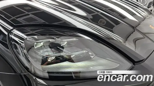 Porsche Cayenne 2025 — Şəkil 30/32