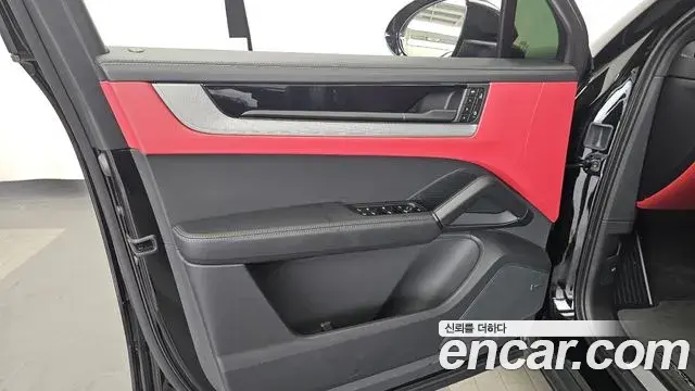 Porsche Cayenne 2025 — Şəkil 21/32