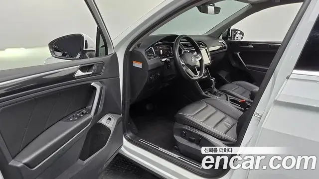 Volkswagen Tiguan 2022 — Photo 7/20
