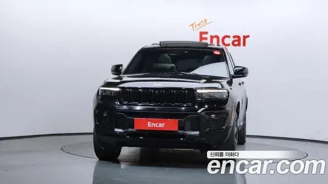 Jeep Grand Cherokee 2021 — ფოტო 7/20