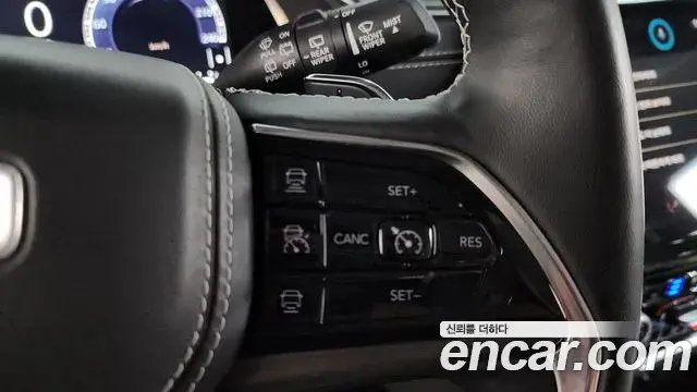 Jeep Grand Cherokee 2021 — ფოტო 17/20