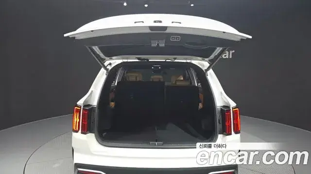 Kia Sorento 2023 — ფოტო 20/35