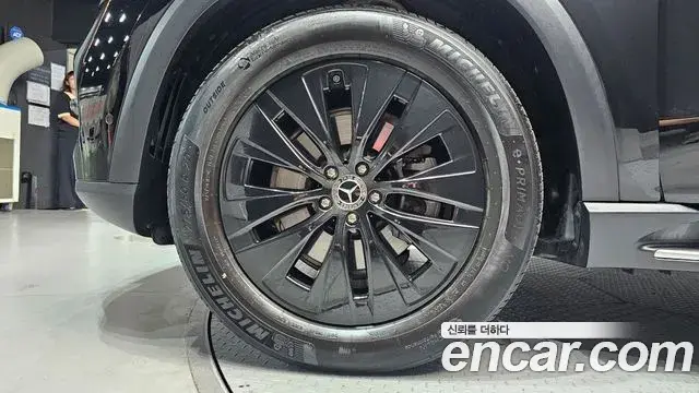 Mercedes-Benz GLE-Class 2025 — Photo 28/32