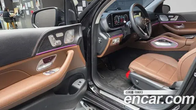 Mercedes-Benz GLE-Class 2025 — Photo 9/32