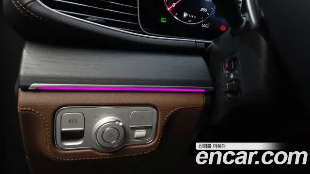 Mercedes-Benz GLE-Class 2025 — Photo 19/32