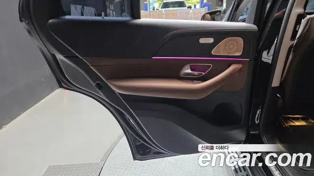 Mercedes-Benz GLE-Class 2025 — Photo 31/32