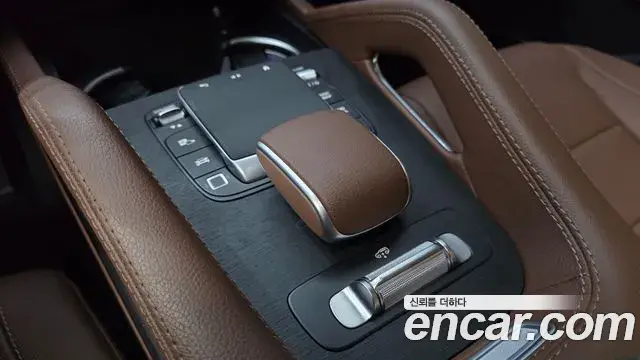 Mercedes-Benz GLE-Class 2025 — Photo 21/32