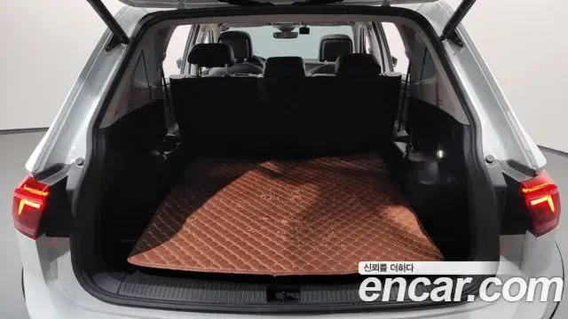 Volkswagen Tiguan Allspace 2022 — ფოტო 34/35