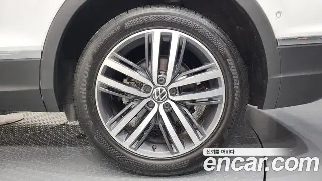 Volkswagen Tiguan Allspace 2022 — ფოტო 30/35